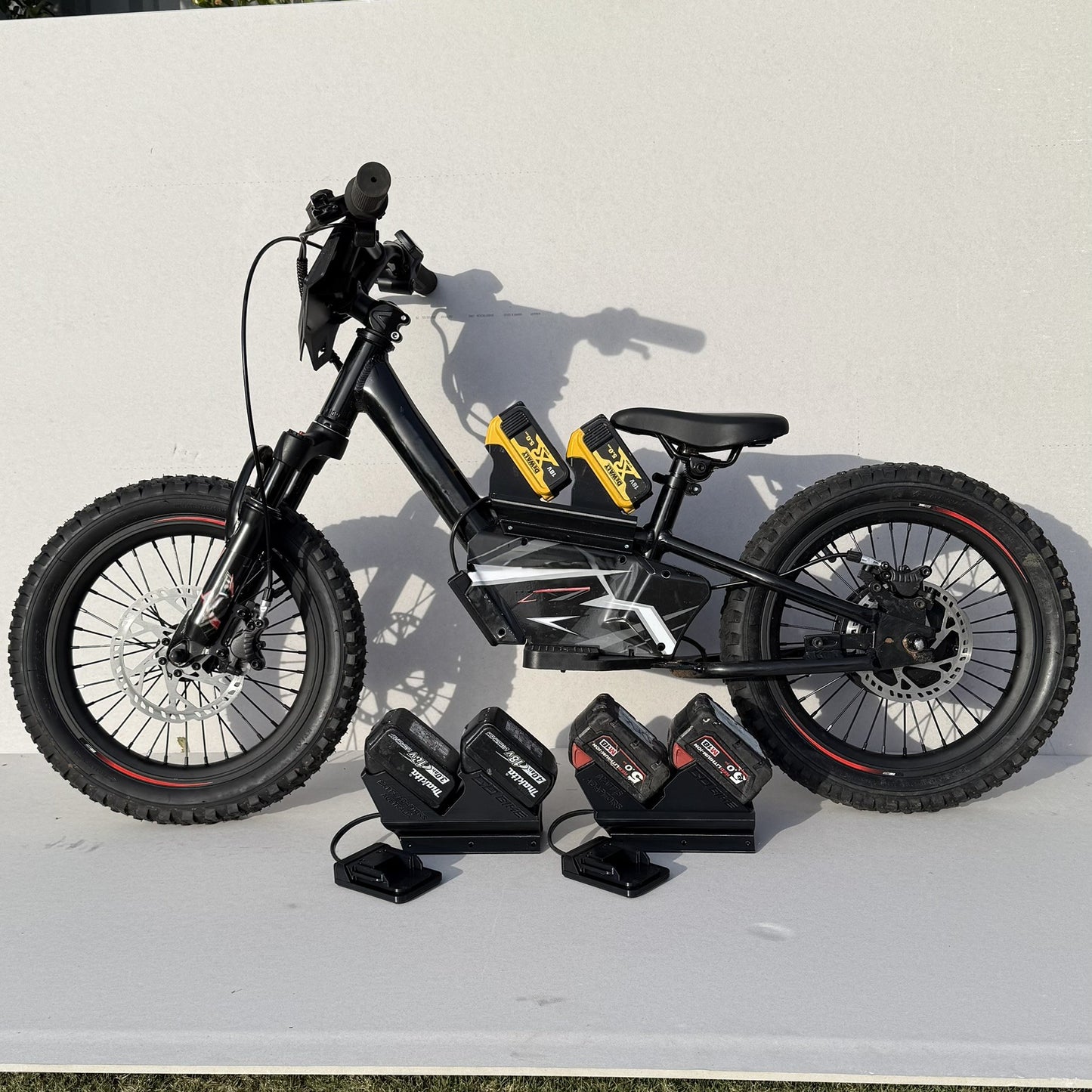 Zippi DEWALT twin 18v Battery Adaptor suits 12" & 16"