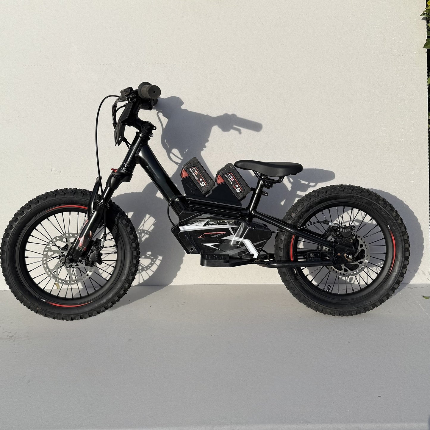 Zippi MILWAUKEE twin 18v Battery Adaptor suits 12" & 16"